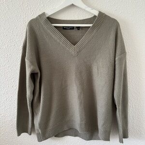 Olive green v neck knit sweater, size M